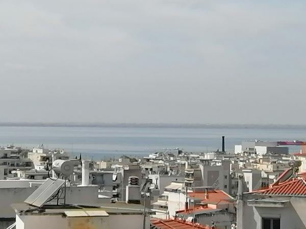 Thessaloniki zu verkaufen ausgezeichnete Wohnung von 127 qm mit unverbaubarem Meerblick