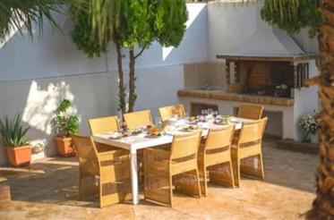 Luxusvilla zum Verkauf, 340 qm, etwas außerhalb von Rethymnon in einer der schönsten Touristengegen