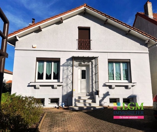 Vic le Comte, Longues sector, detached house of about 160m2, 4 rooms on a plot of 139