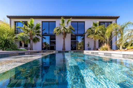 Stunning Californian villa with swimming pool in the heart of the Vaunage region