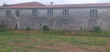 6 bedroom farmhouse and land in Barcelinhos