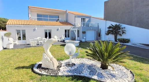 Dpt Charente Maritime (17), te koop P4 huis van 162 m² - Terrein van 1,059.00 m²