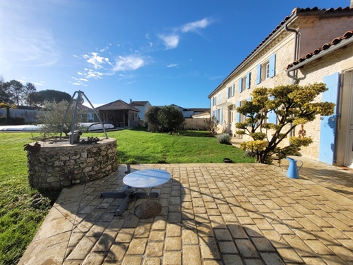 Dpt Charente Maritime (17), à vendre Saint Andre De Lidon maison P6 de 214 m² - Terrain de 2 593,00