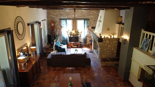 Magnificent fully restored stone barn of approx. 185 m2 with 5 bedrooms and spacious rooms
