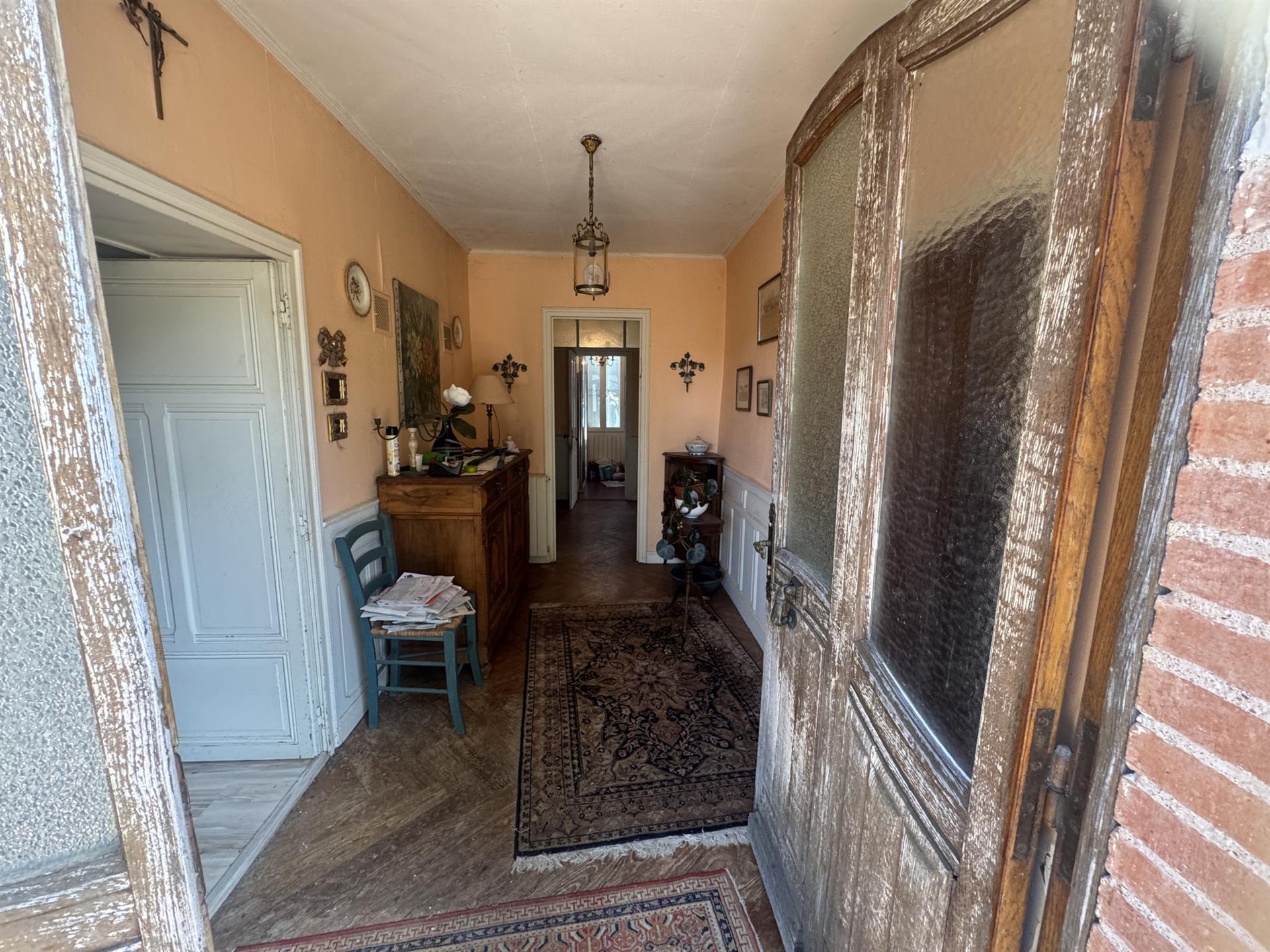 Character stone house with its two towers of 152 m2 and approximately 3.5 hectares of land