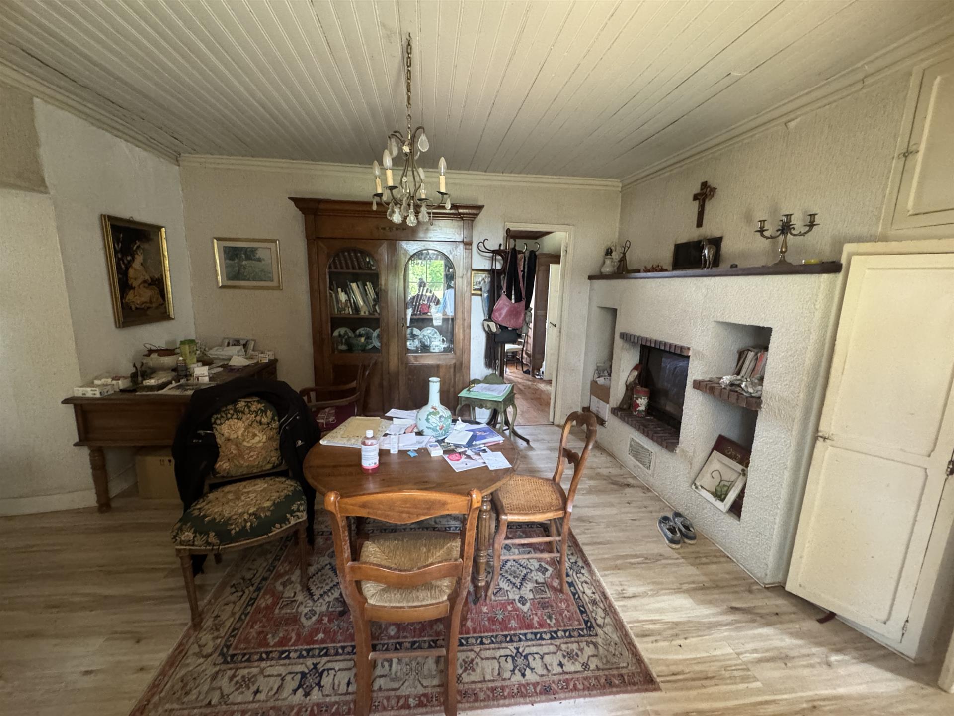 Character stone house with its two towers of 152 m2 and approximately 3.5 hectares of land