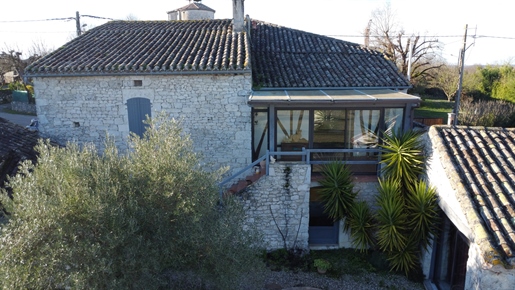 Charmantes Steinhaus mit einem unabhängigen Studio, einer Garage und einem Garten von 2062m2