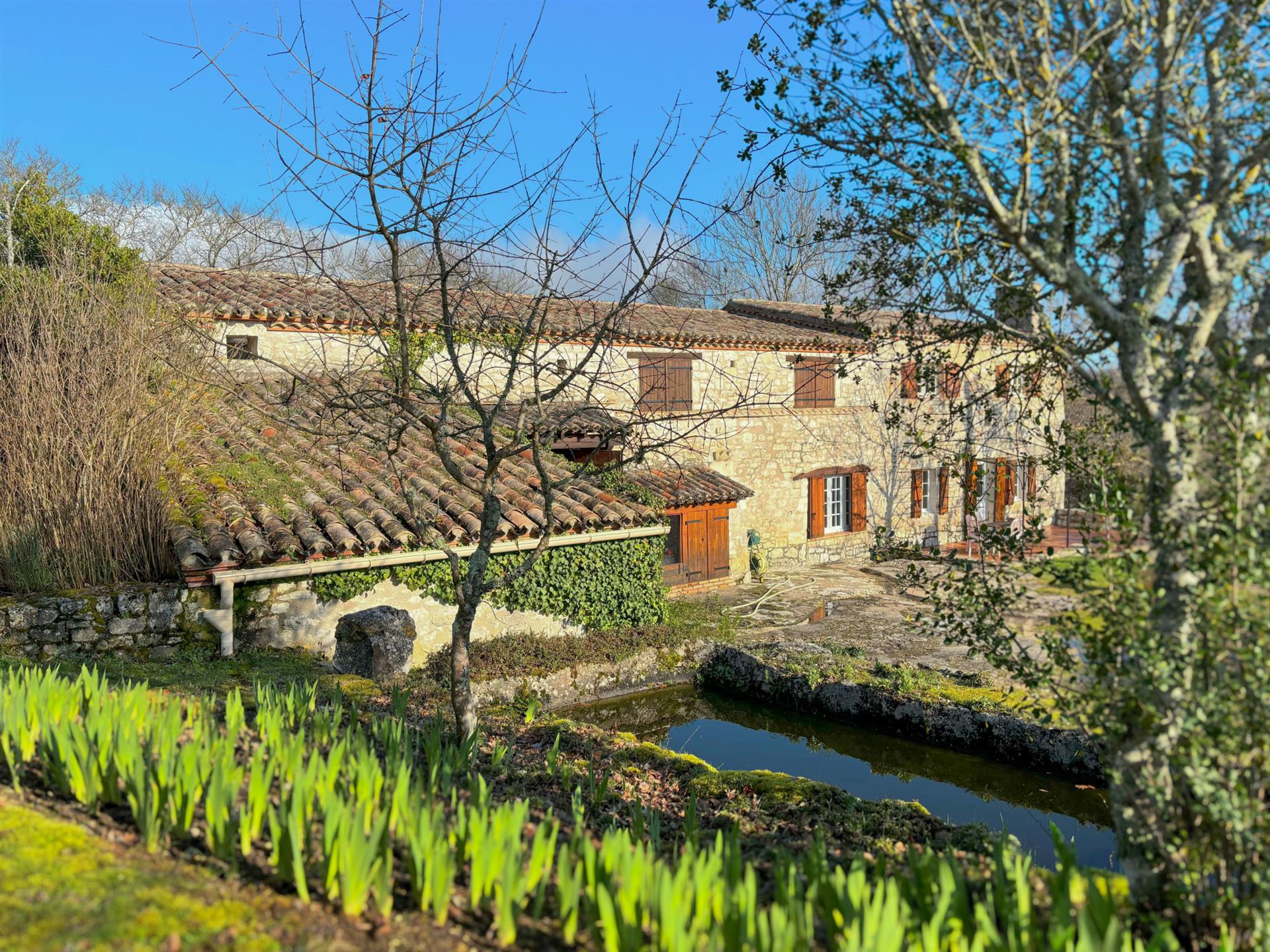 Stone house on approximately 2 hectares of land. 3 bedrooms, swimming pool. Stone outbuildings. A lo