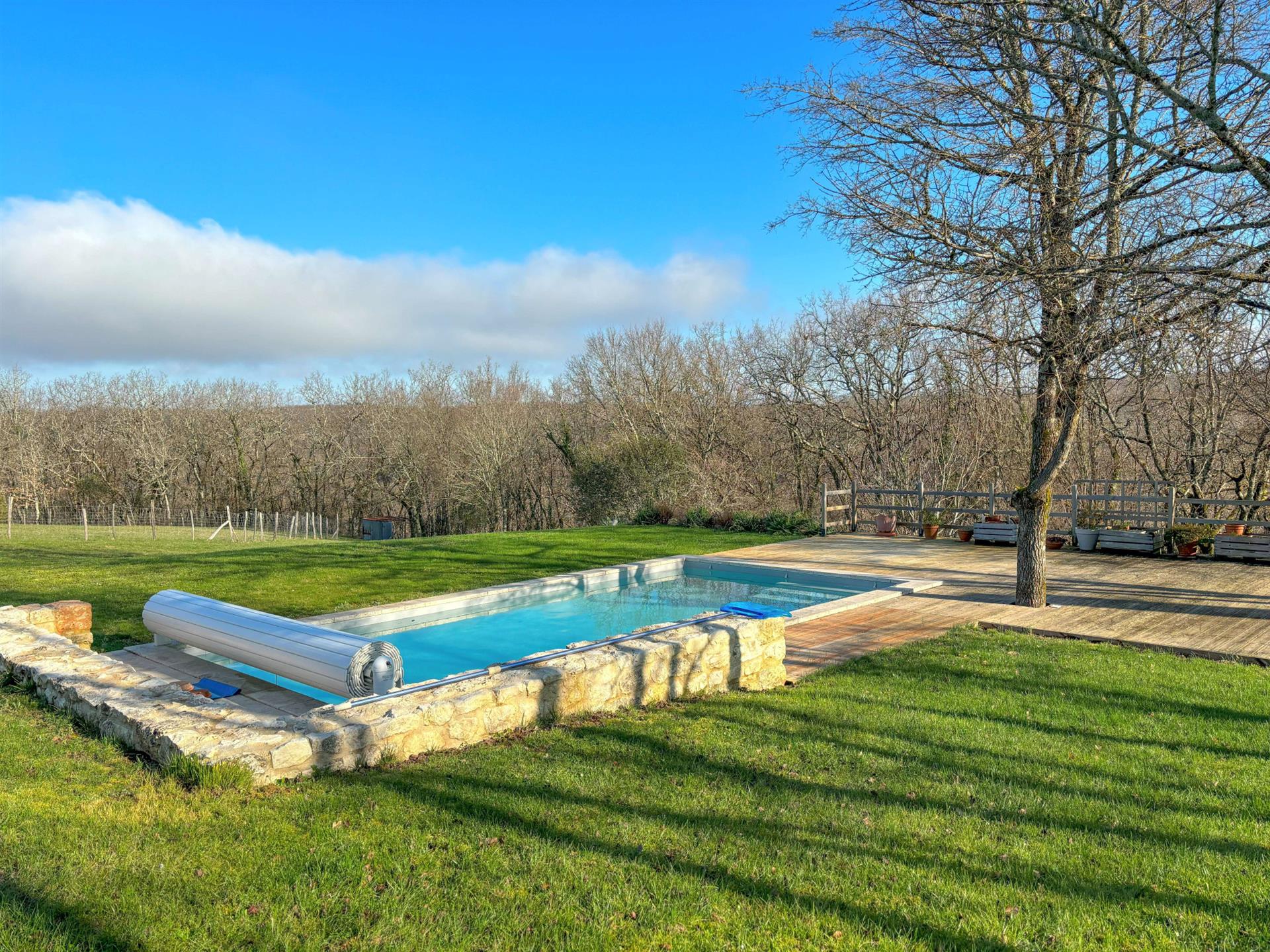 Stone house on approximately 2 hectares of land. 3 bedrooms, swimming pool. Stone outbuildings. A lo