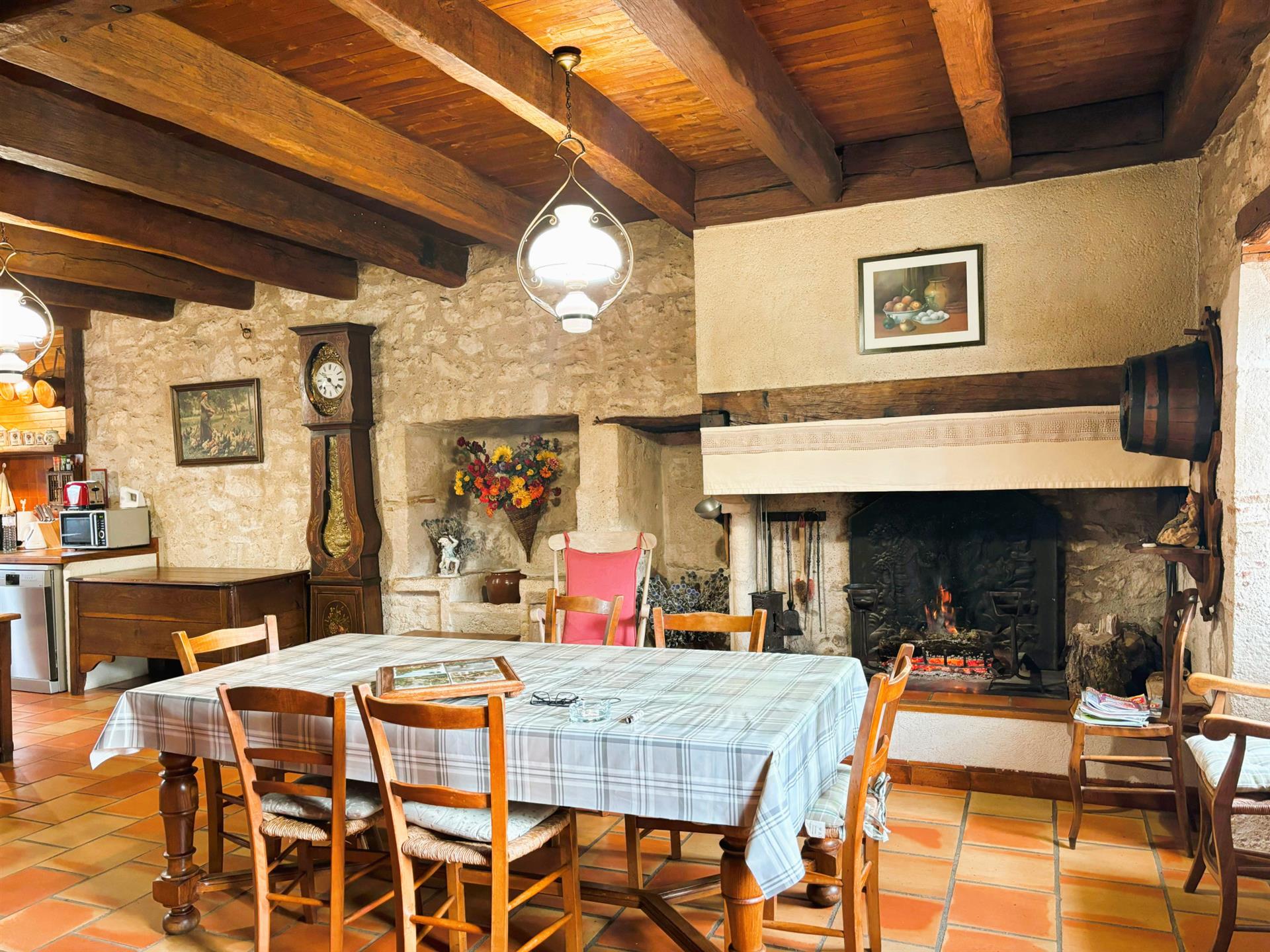 Stone house on approximately 2 hectares of land. 3 bedrooms, swimming pool. Stone outbuildings. A lo