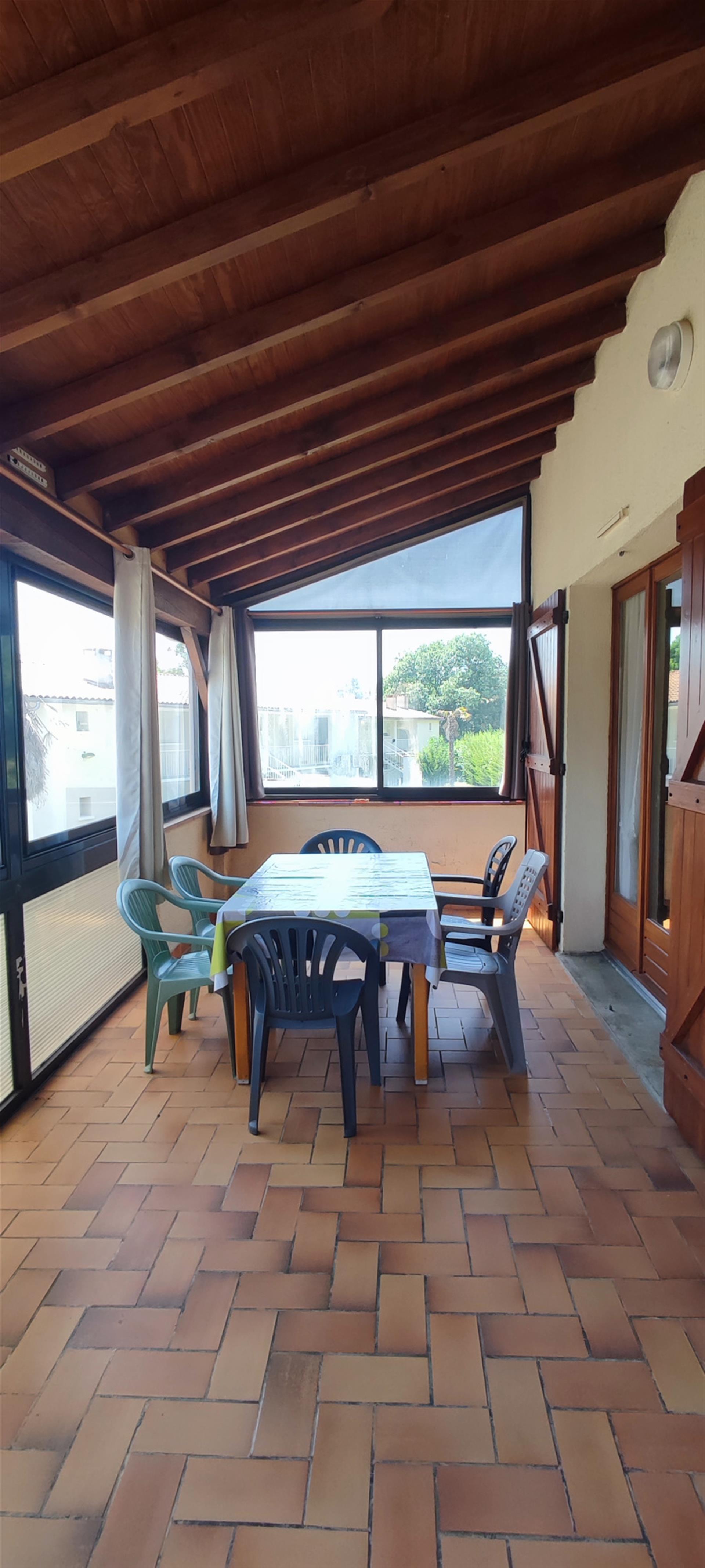 Village house with garage and basement, three bedrooms, 500m2 of land and ideal location