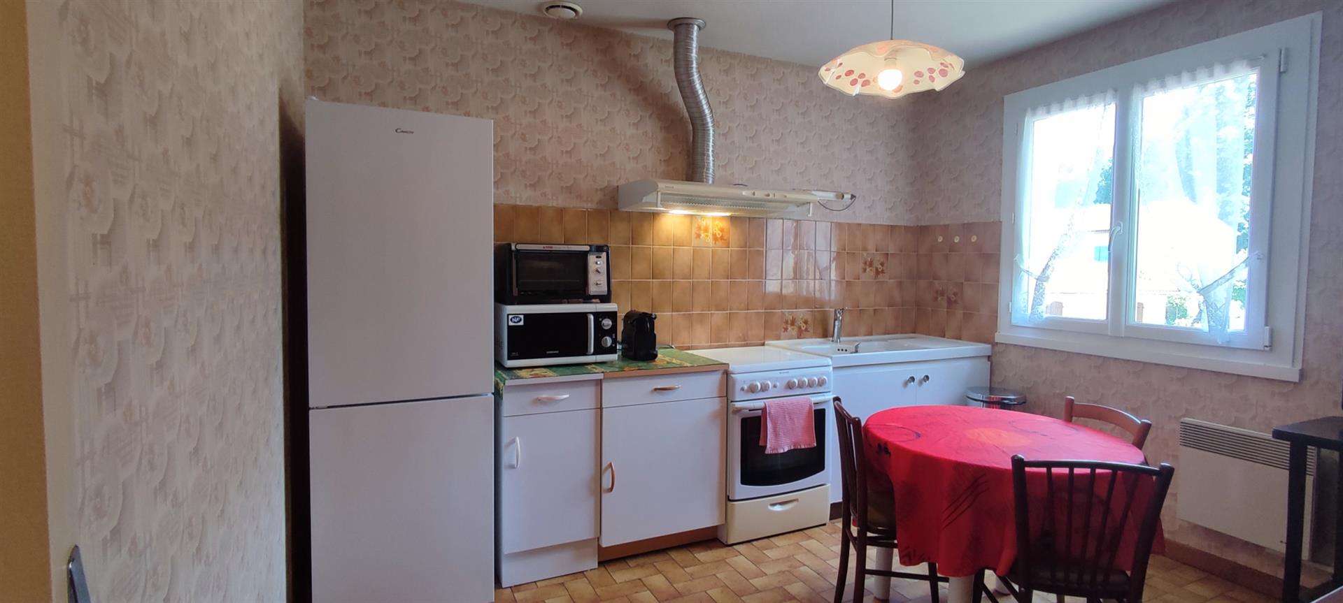 Village house with garage and basement, three bedrooms, 500m2 of land and ideal location