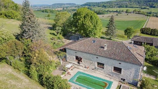 Equestrian property with 5 bedrooms, a barn, a gite and a private lake.