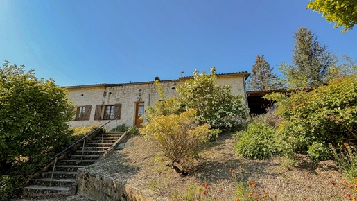 Equestrian property with 5 bedrooms, a barn, a gite and a private lake.