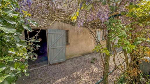 Pleasant village house of 130m2 located close to shops with a garage, garden with vegetable garden a