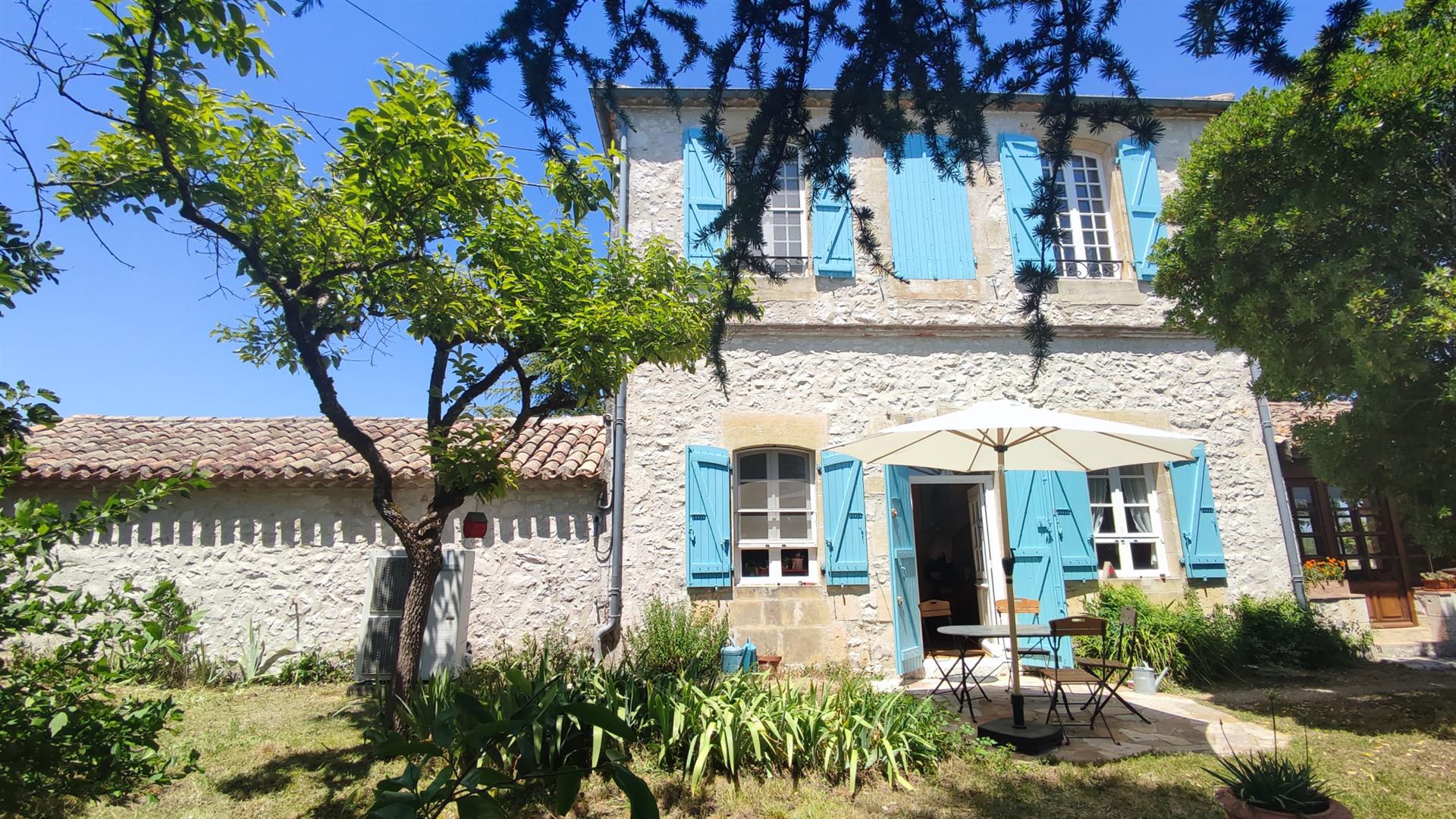 Renovated former school with garden, swimming pool and possibility of a guest room. Prime location i
