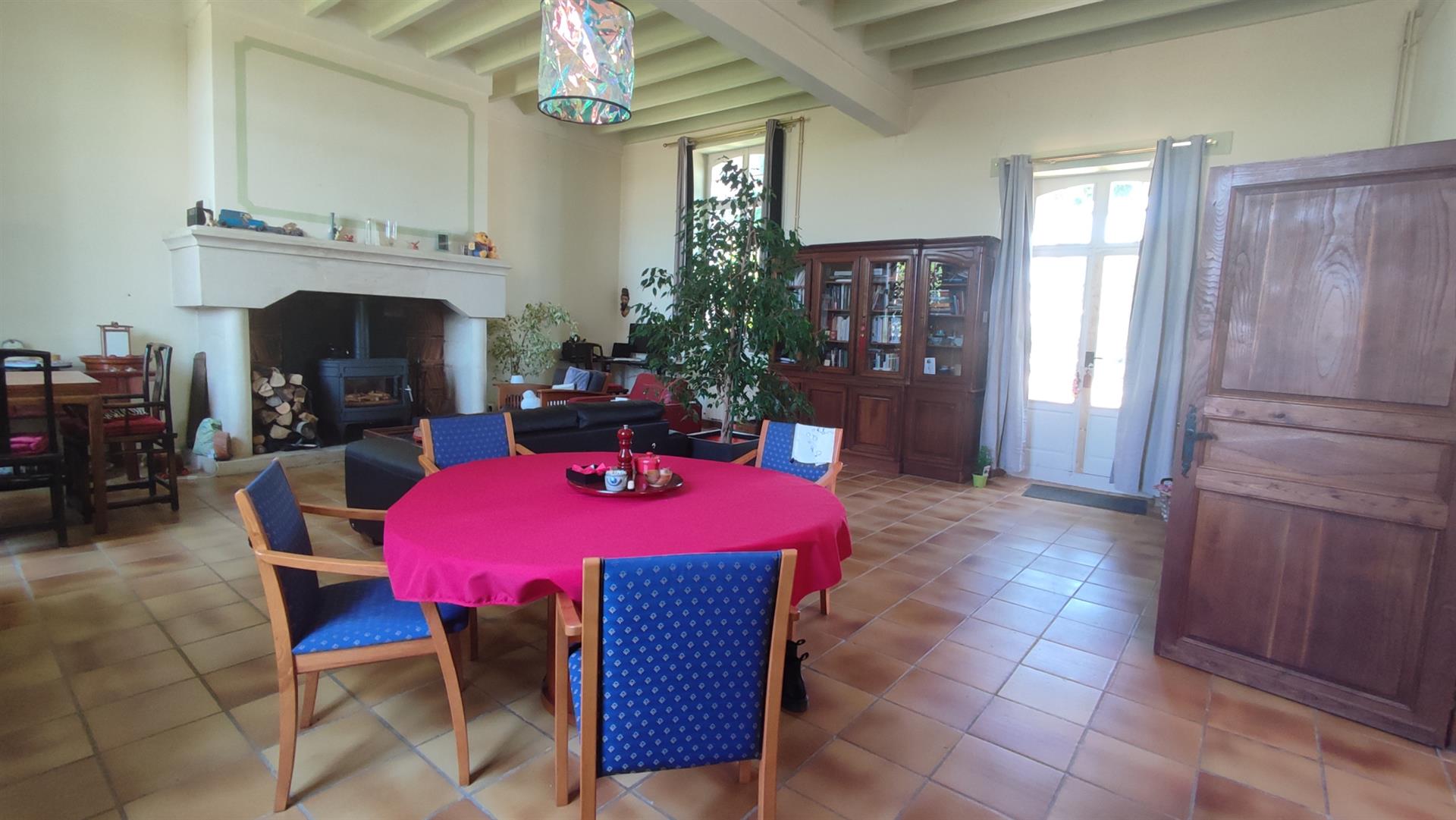 Renovated former school with garden, swimming pool and possibility of a guest room. Prime location i