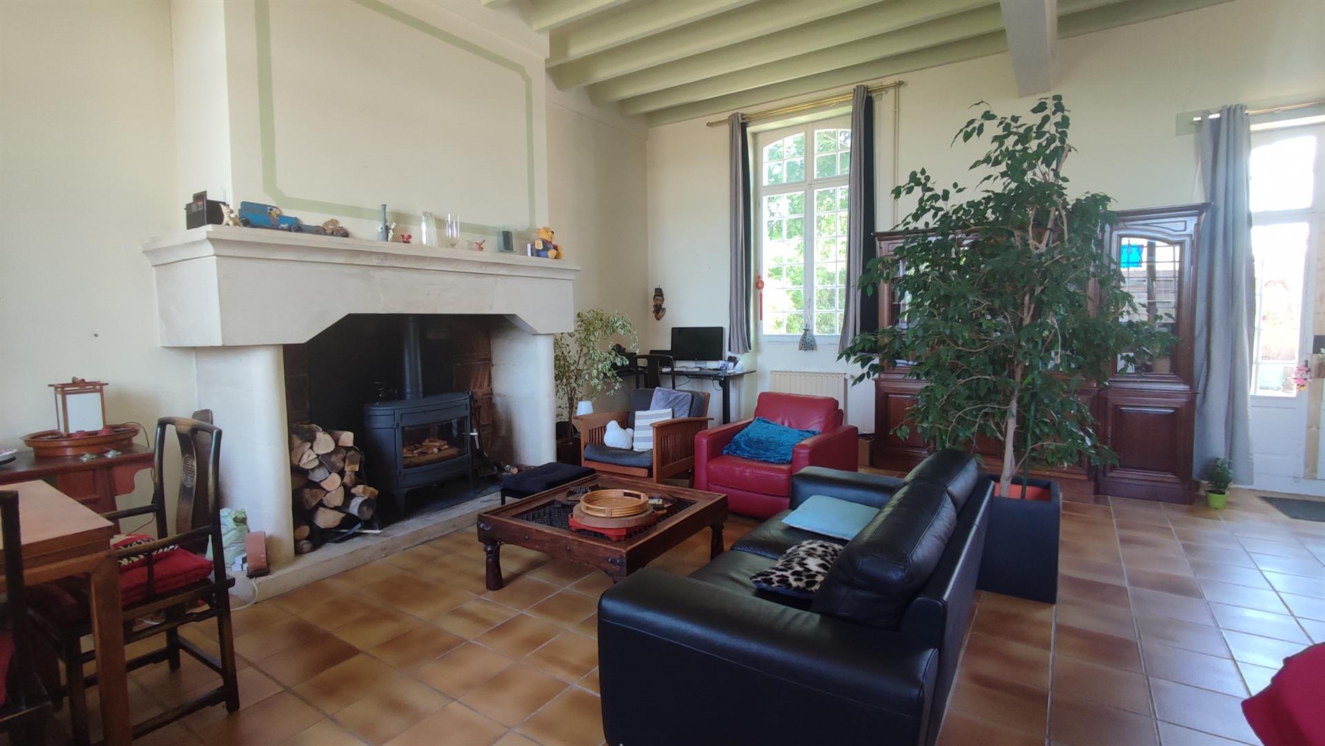 Renovated former school with garden, swimming pool and possibility of a guest room. Prime location i