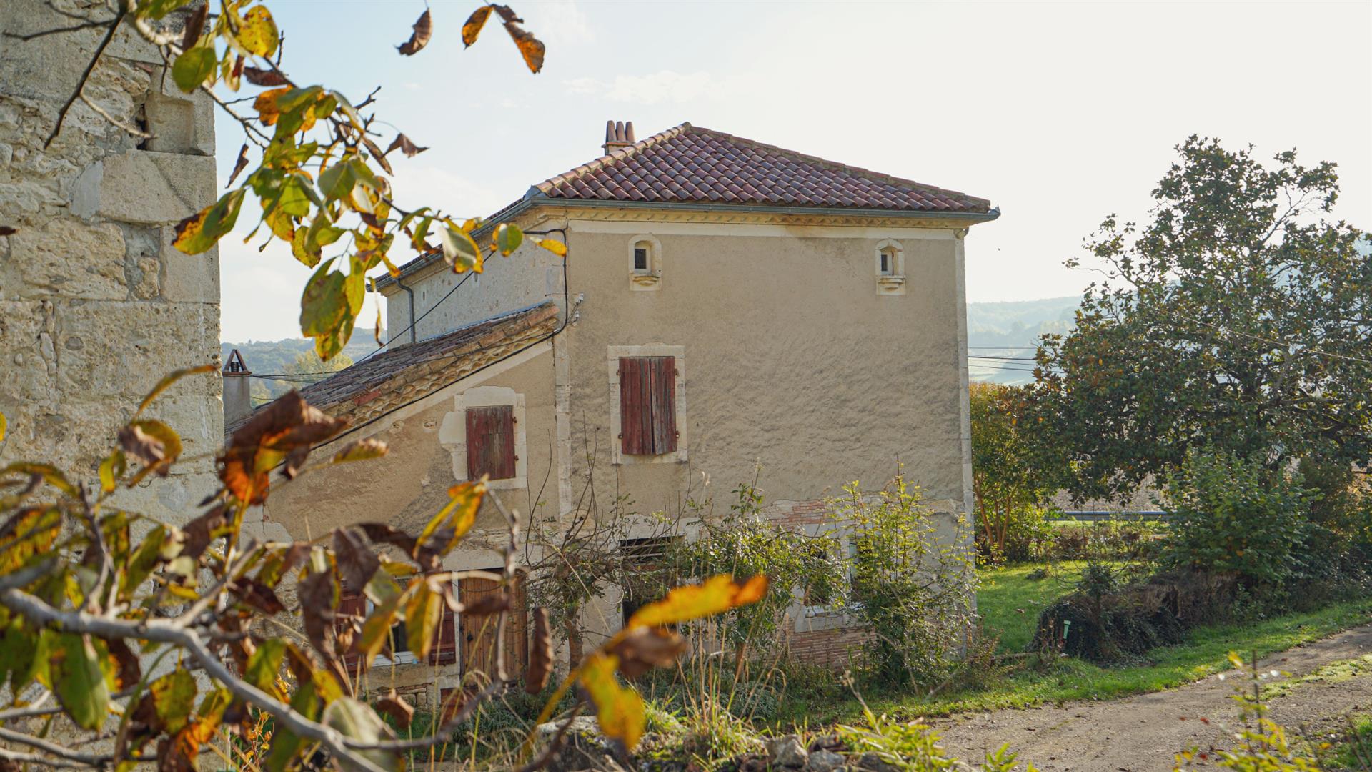 Restored stone ensemble on 2 hectares of land with no neighbours