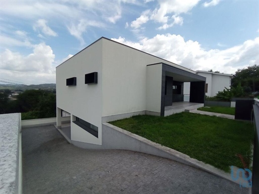 House with 3 Rooms in Braga with 132,00 m²
