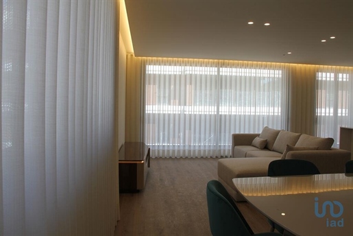 Appartement T3 à Porto de 144,00 m²