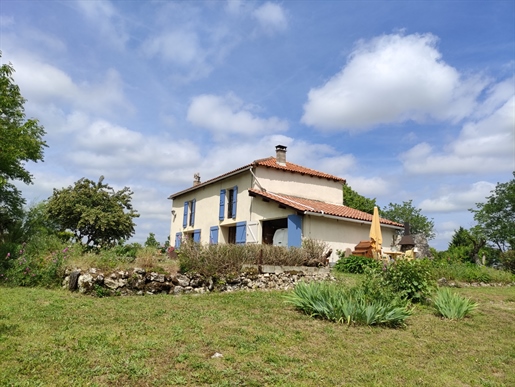 Village house with a magnificent view and a beautiful garden 4277m2