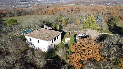 Magnificent fortified house with its stone outbuildings and a swimming pool on an exceptional 10 ha