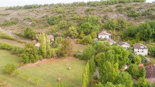 Quercy eigendom met gîte tussenstop op de weg van Saint Jacques naar Lascabanes, met 3,6 ha terra