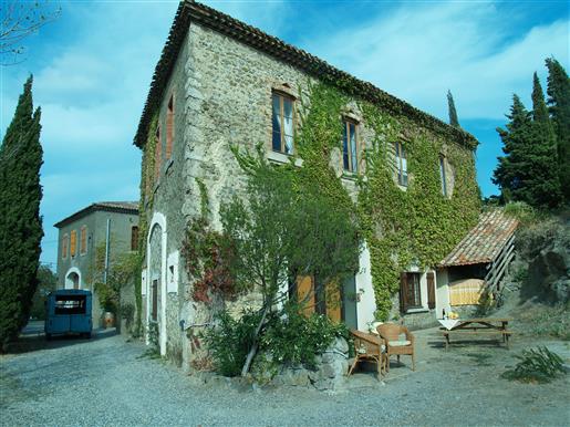 Къща за гости с къмпинг в Южна Франция