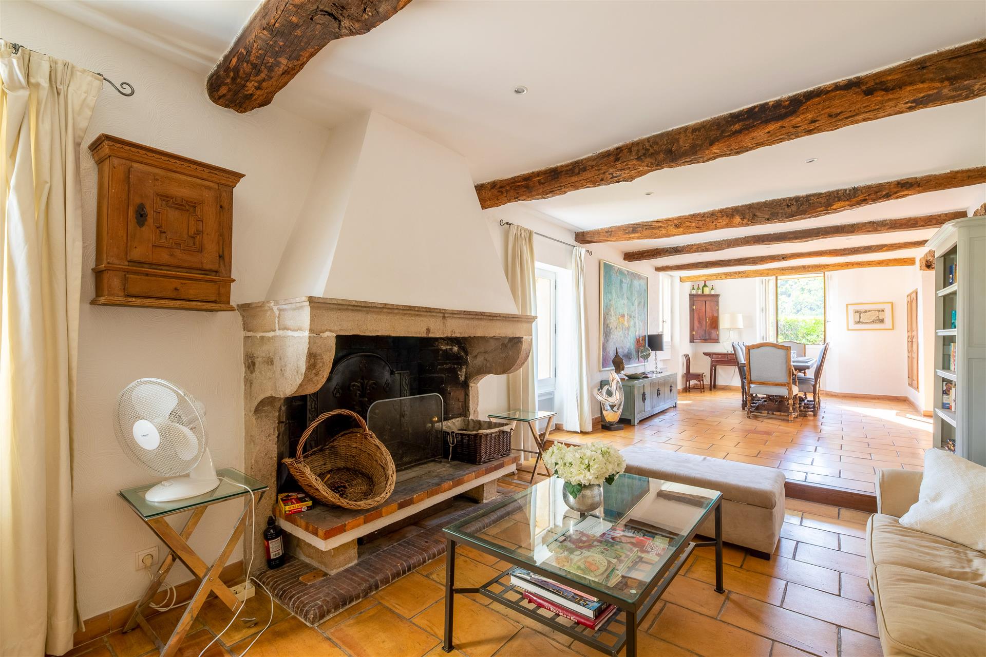 A beautiful stone bastide with swimming pool, situated in a quaint hamlet in Montauroux