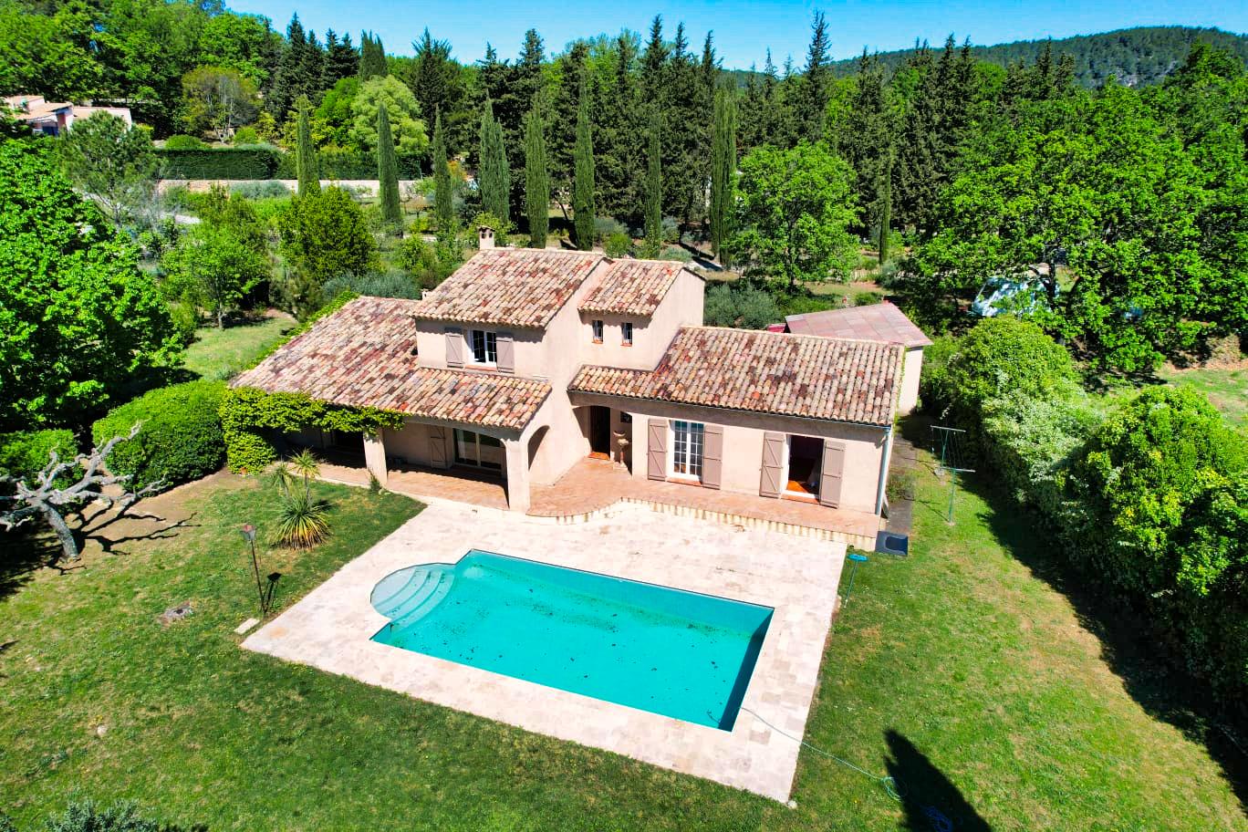 Charming villa, 215 m2, 4 bedrooms, 1 office, 3 shower rooms, workshop, pool, plot of 3049m2 in Uc z