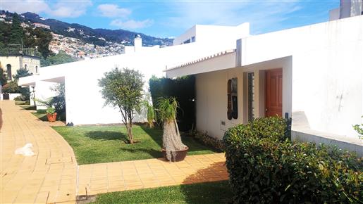 Charmerende 3 værelses villa - beliggende - Funchal