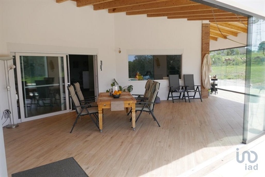 Home / Villa with 2 Rooms in Faro with 147,00 m²