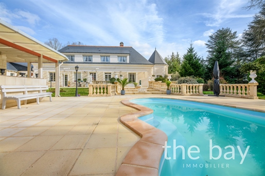 Discover this Exceptional property with its park of more than 1 hectare in Chambray-les-Tours near T