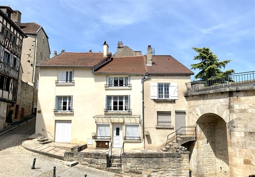 Huis Langres intra muros met mogelijkheid tot huurinkomsten
