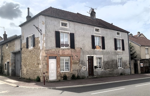 Village house with land between Langres and Chaumont