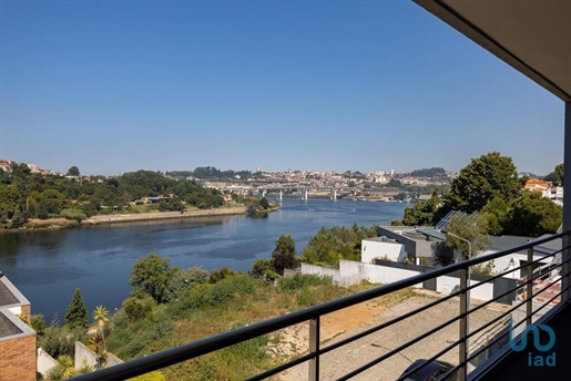 House with 6 Rooms in Porto with 315,00 m²