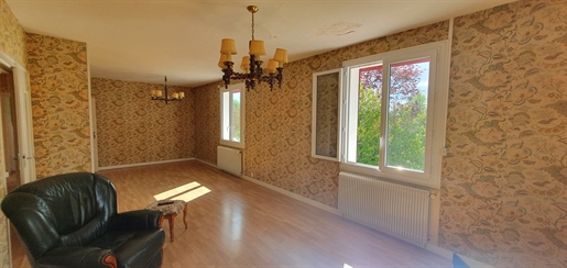 Quality house (1958) of 164 m2 of living space on two levels with garage, garden and open view.