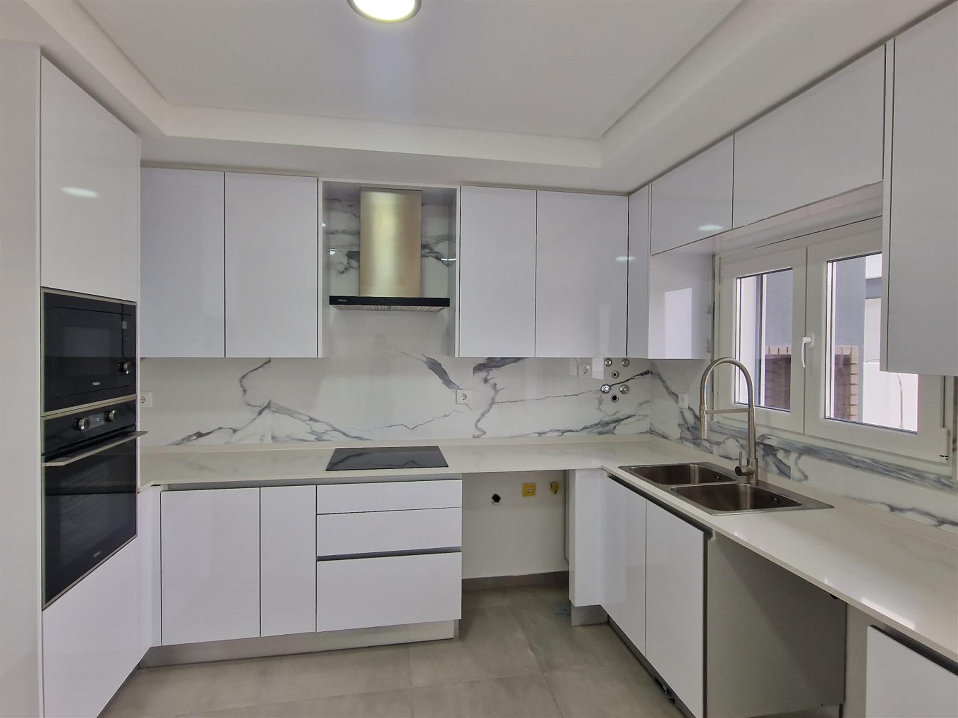 Moradia Triplex T3 com potencial para T4, Perto do essencial!