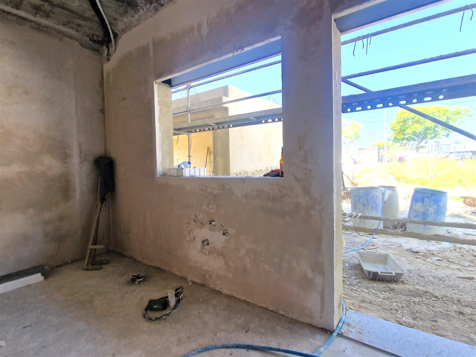 Moradia Triplex T3 com potencial para T4, Perto do essencial!