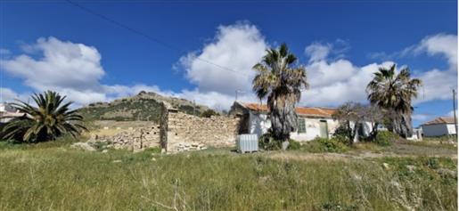 Farm of 2 340 m2, close to the beach, with Pip approved for construction of 4 villas