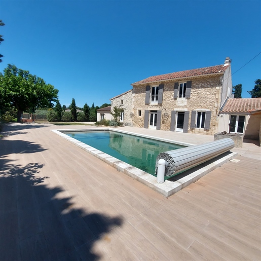 Eyragues (13630) - Gerenoveerde stenen boerderij met tuin en zwembad+bijgebouw