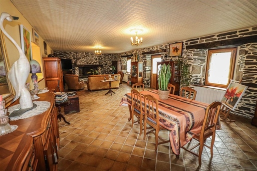 Authentic farmhouse on the outskirts of Rostrenen: a rural paradise to be seized!