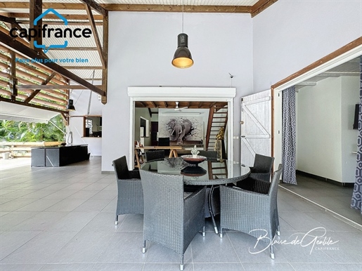 Dpt Guadeloupe (971), à vendre Le Gosier maison P7 - Terrain de 1 000,00 m²