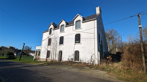 Grande maison à rénover à Camors