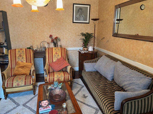 Maison en pierre, 4 chambres, jardin 788 m2 avec garage.
