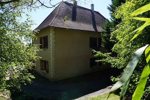 Périgord huis gelegen in een monumentaal dorp.