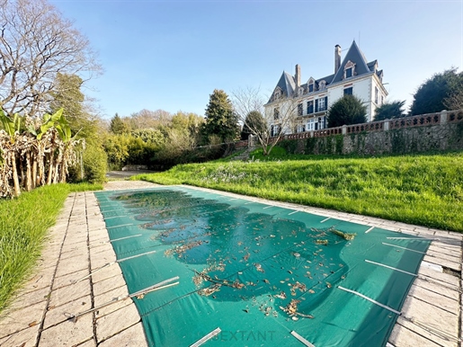 Magnifique château avec piscine
