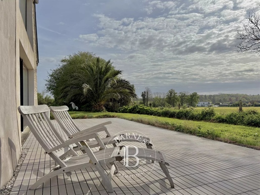 Bayeux, Propriété avec Gite et dépendances sur 2 Ha de prés