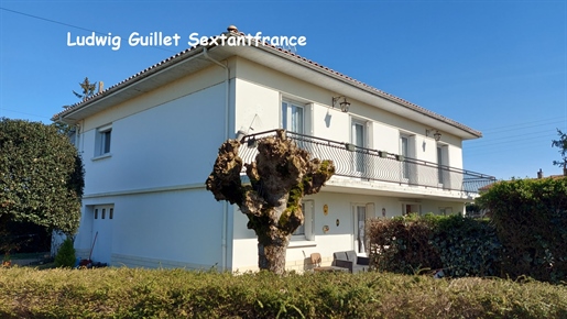 Vrijstaand huis van 190m² in Bergerac, mogelijkheid tot 2 woningen. Garage, perceel van 713m².